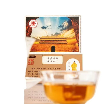 Thé sur mesure fait à la main avec un arôme de fleurs dorées et un parfum doux